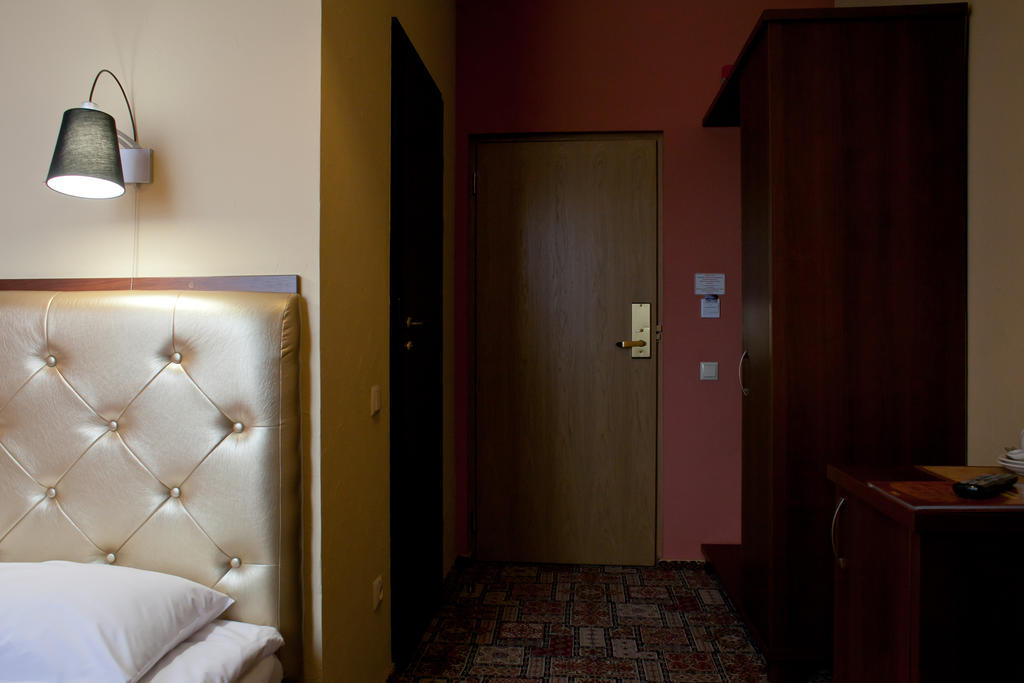 Pidkova Hotel Rivne Ruang foto